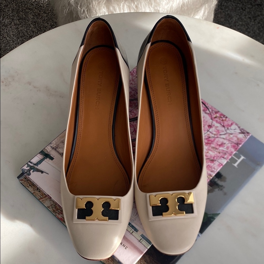 Tory Burch Women's Beige and Black Block Heels